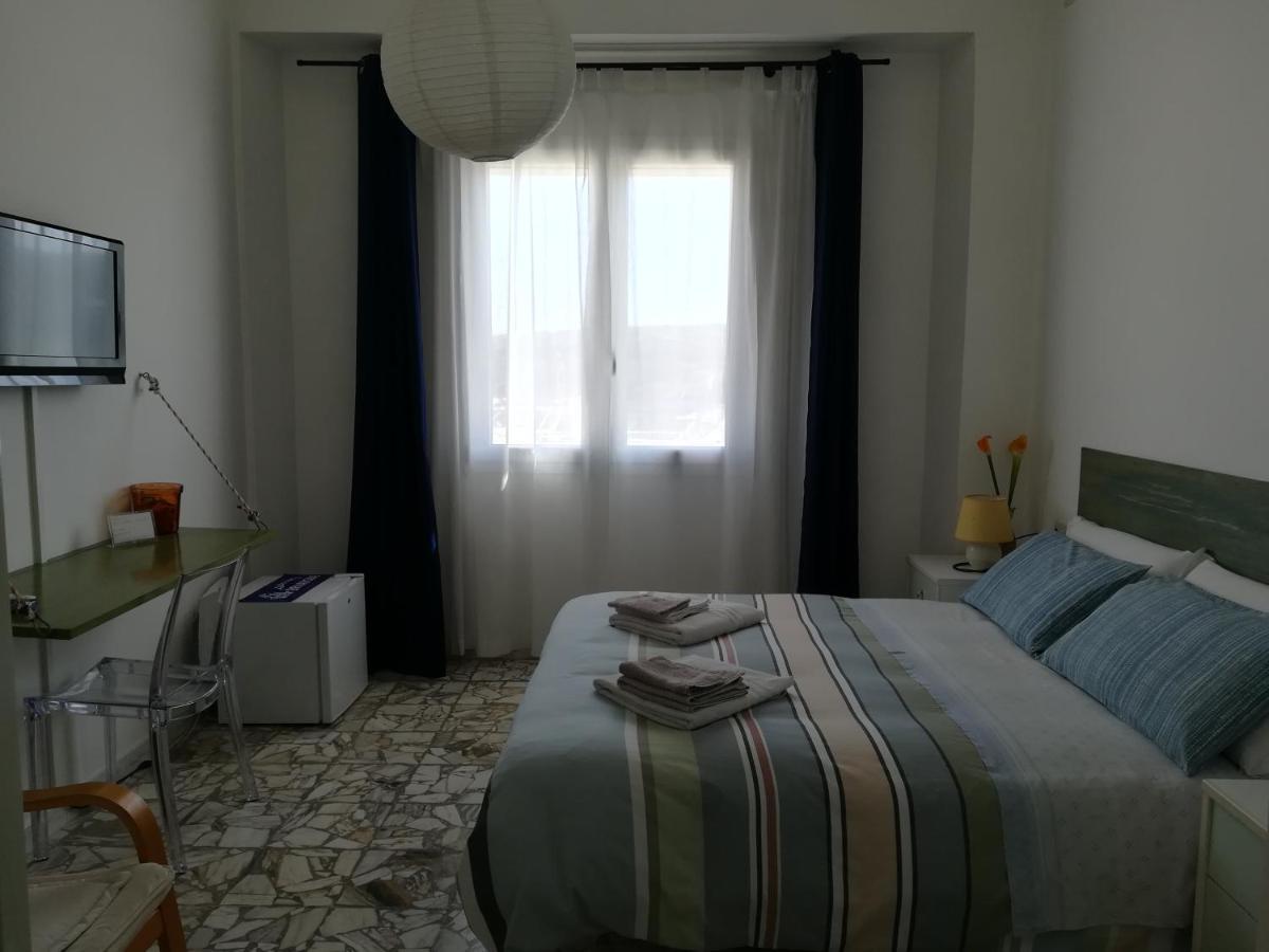 Domo Sul Porto Panzió Stintino Kültér fotó